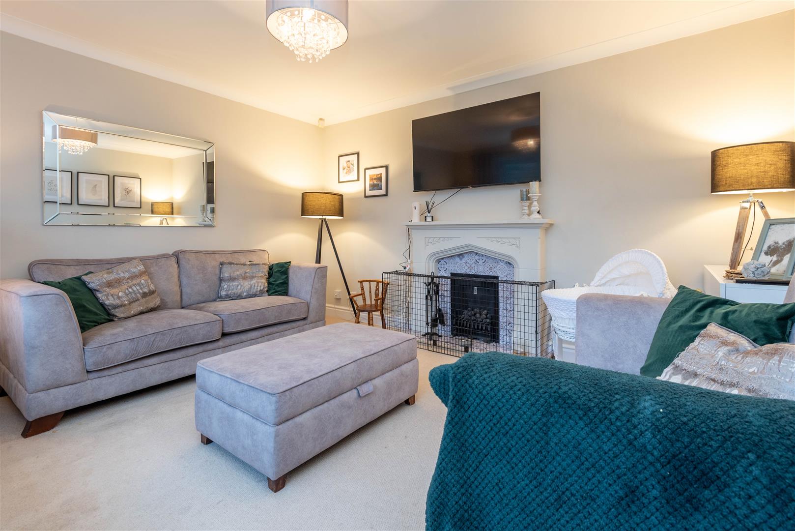 4 bed property in Fensway, Preston